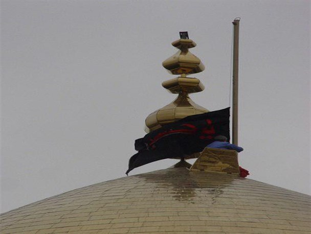 پرچم سیاه بر گنبد طلایی حسینیه اعظم زنجان نصب شد