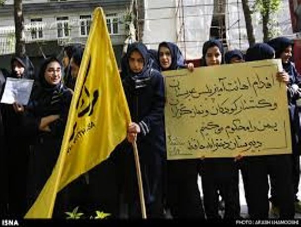 تجمع دختران 17 ساله آذربایجان غربی به مناسبت آغاز نهضت «من زنده ام»