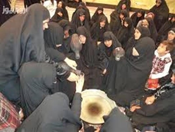 مراسم طشت گذاری و اعلان عزای ماه محرم توسط بانوان ارومیه ای برگزار می شود