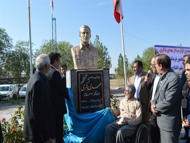 رونمایی از تندیس " شهید مهدی باکری" در دانشگاه آزاد میاندوآب + تصاویر