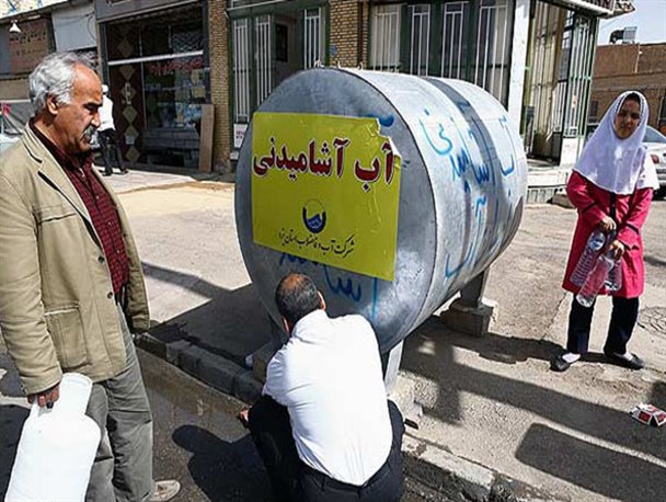 نابسامانی مصرف ذخایر آب آینده اقتصادی کشور را تهدید می کند