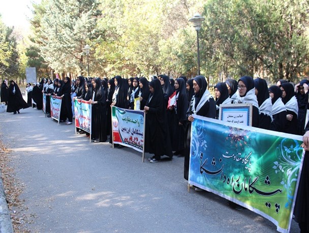 راهپیمایی نهضت دخترانه «ما زنده ایم» در فریمان برگزار شد