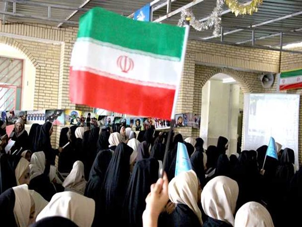 حضور دختران دانش‌آموز بندر خمیر در تجمع “ما زنده‌ایم”