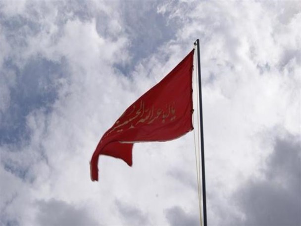 پرچم عزای حسینی در چالدران به اهتزاز در آمد
