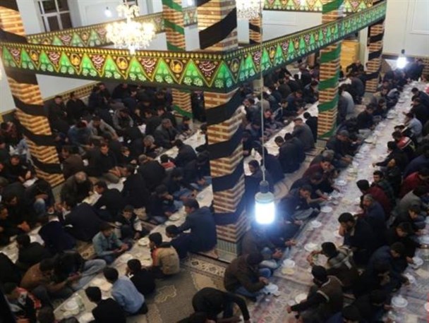 برپایی سفره احسان و نذری حسینی در چالدران + تصاویر