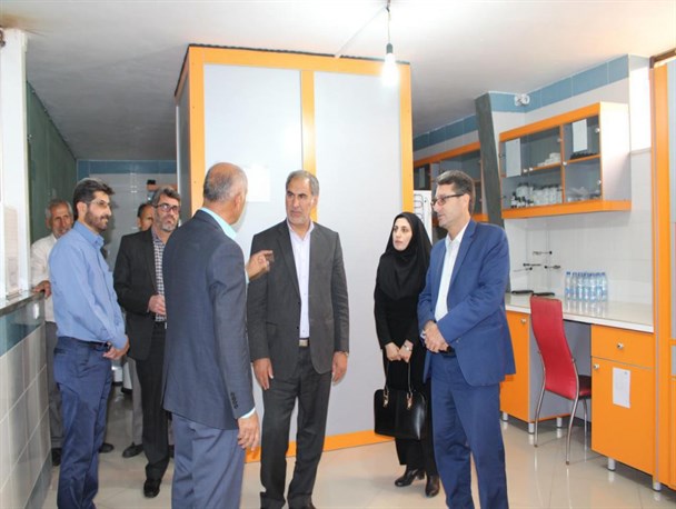 فرماندارسپیدان ازکارخانه های شهرستان بازدید کرد