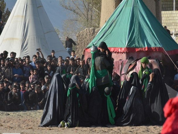 بازسازی واقعه عاشورا و اسارت اهل بیت در خمینی شهر/ تصاویر