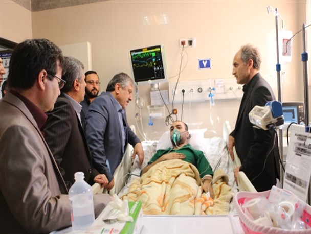 عیادت رئیس دانشگاه علوم پزشکی آذربایجان غربی از مصدومان حادثه میاندوآب+تصاویر