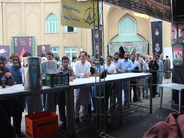 پذیرایی از زائران سیدالشهدا در قرارگاه اربعین قم