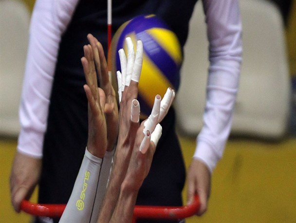 فیروزی: هزینه حضور داوران بین المللی والیبال به عهده خودشان است/ این که شرط بگذاریم، حرفه ای نیست