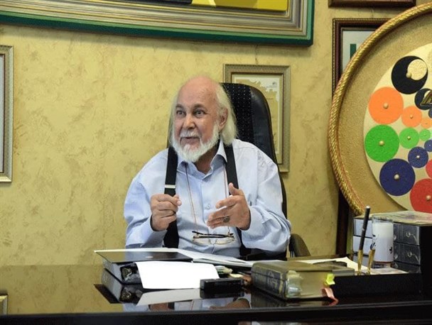 هنرمندی که اثر "ایثار" او در موزه شهدا ماندگار شد/ ۱۲ عنوان کتاب نتیجه دسترنج هنرمند تجسمی در البرز