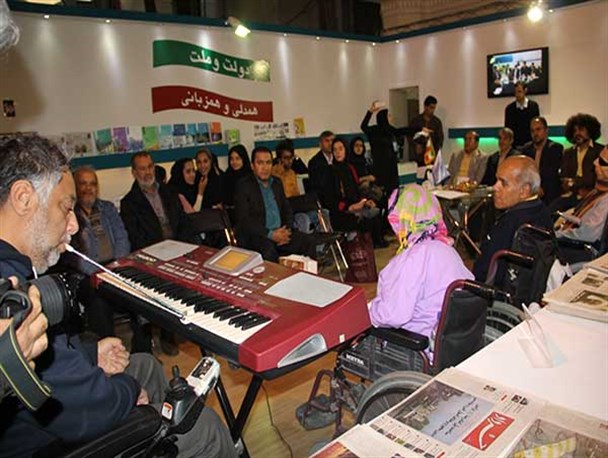 نقش آفرینی مددجویان کهریزک در نمایشگاه مطبوعات