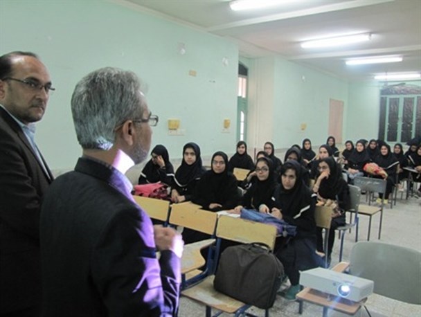 کارگاه فن آوری نانو در بستک برگزار شد