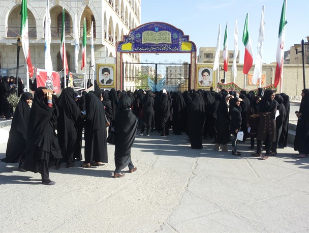نارضایتی داوطلبان از تاخیردربرگزاری آزمون استخدامی دستگاههای اجرایی هرمزگان+تصاویر