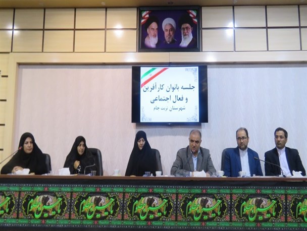 تولیدات زنان کار آفرین برای رقابت در بازار  باید به استانداردهای لازم برسد