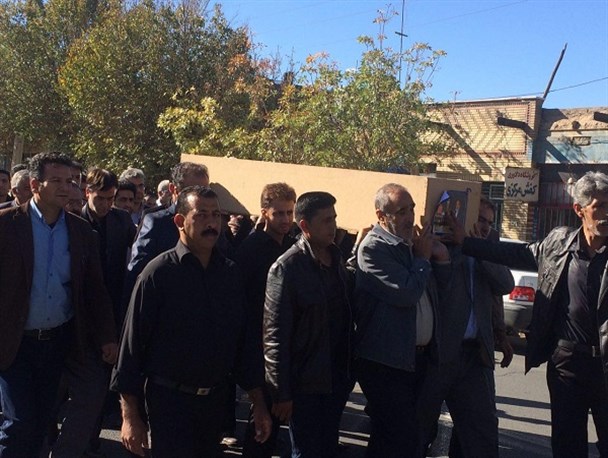 پیکر پدر دو شهید در دلیجان تشییع شد+عکس