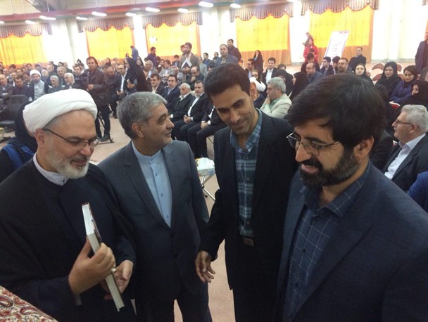 محتوی کتب دانشگاهی عموما برگرفته از غرب است