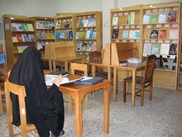 فرهنگ کتابخوانی در جامعه کاهش یافته است/فضای مجازی به جای فرصت تبدیل به تهدید شده است
