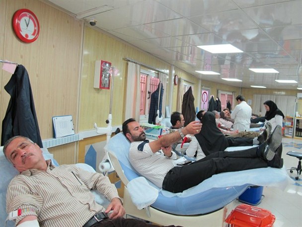 آمادگی انتقال خون استان مرکزی برای ارسال ذخایر خونی به مناطق زلزله/حضور گسترده مردم استان برای اهدای خون+تصاویر