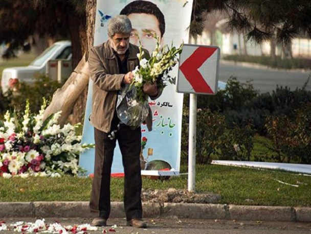 گلباران غم انگیز محل شهادت بسیجی پاسیار علیرضا مرادخانی در کرج+ تصاویر