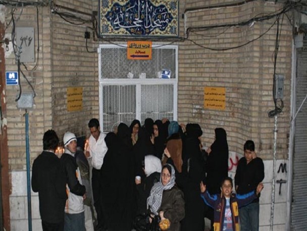 دق الباب مسجد کاری خرافی است/نظر مراجع در خصوص زدن در 7 مسجد در آخرین شب صفر