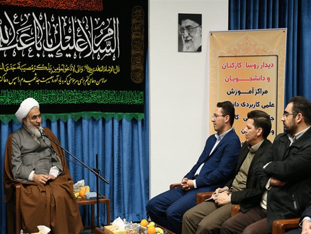 نباید اجازه دهیم دانشگاه پایگاه تفکر آمریکایی، اسرائیلی و انگلیسی باشد