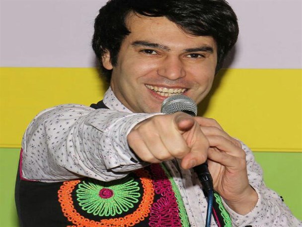 عمو حمید: در دنیای کودکان چاپلوسی ودروغ جایی ندارد/کودک: عمو حمید لپ مرا هم بِکِش!