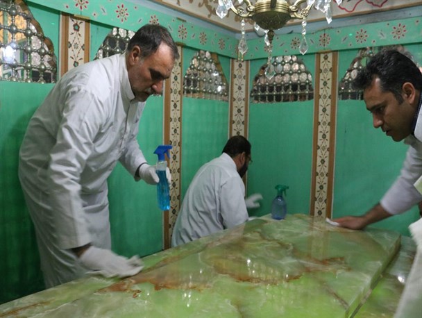 غبار روبی و تعویض پرچم امامزاده شعیب(ع)موسی در سبزوار