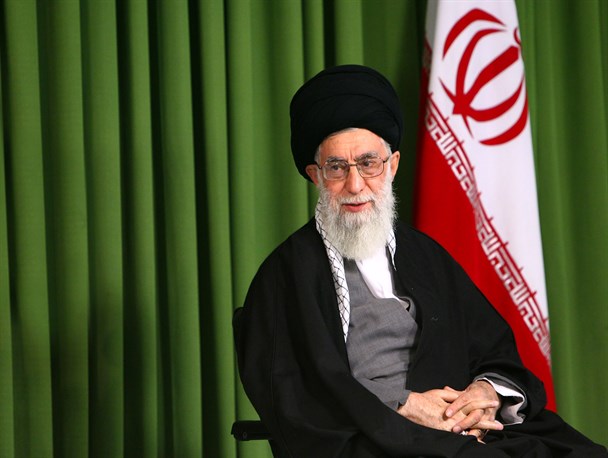 وزیری که با موتورسیکلت به نماز جمعه می‌رفت