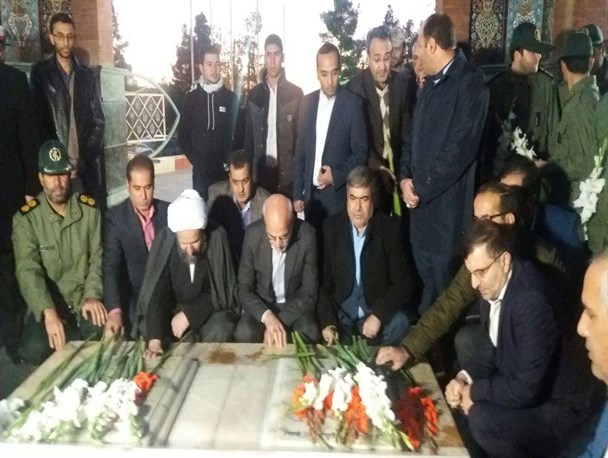 ادای احترام استاندار تهران به مقام شامخ شهدای گمنام قرچک