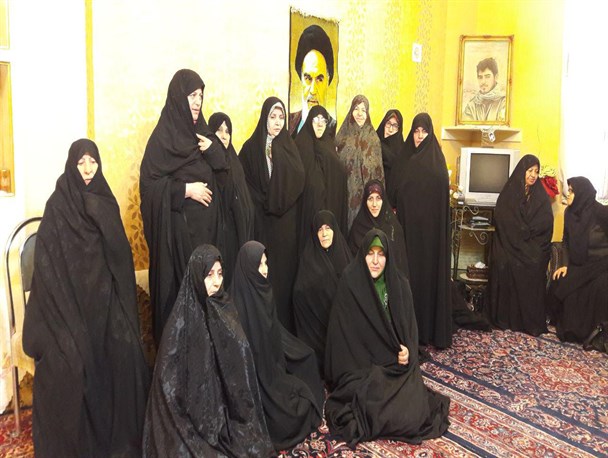 دلجویی از مادری که میوه زندگی اش را وقف انقلاب کرد