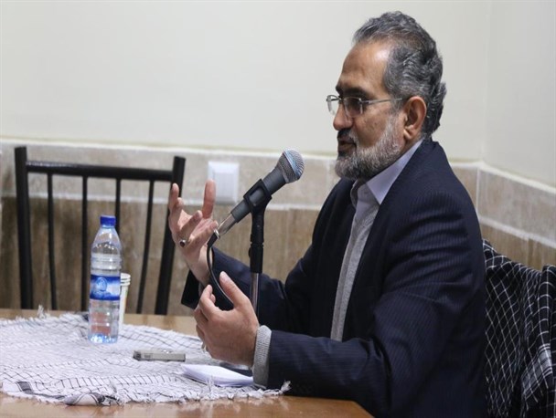 اوایل انقلاب برخی افراد تندرو مثل اکبر گنجی به اسم انقلابی گری عده ای را از دانشگاه بیرون می‌انداختند/ در انقلاب باید ساختارها تغییر بکند
