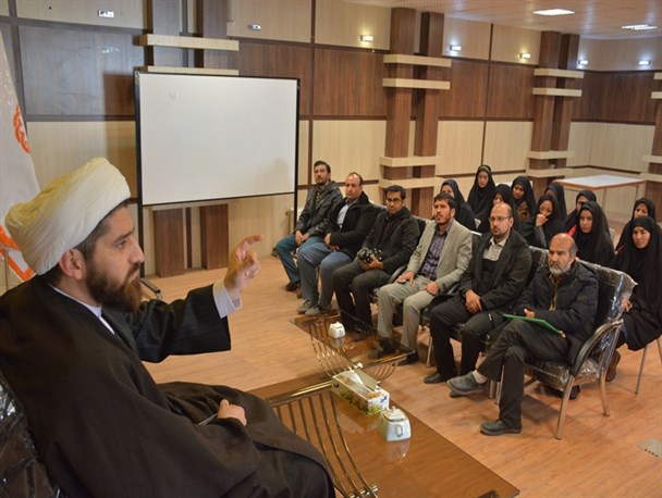 فراموش کردن امر به معروف و نهی از منکر در جامعه، موجب سر کار آمدن مسئولان فاسد می شود