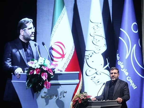 هنرمندان آیینی تجلیل شدند/ تاکید وزیر ارشاد بر توسعه تئاتر اصیل