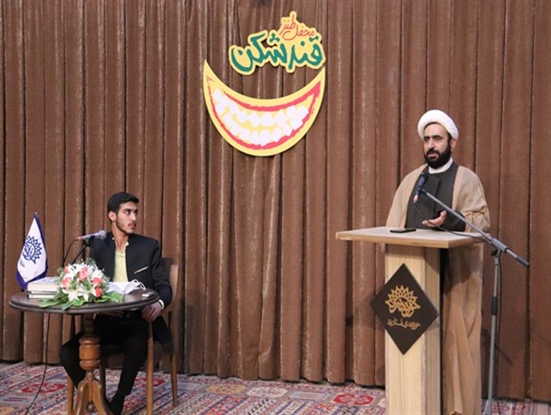 یزد میزبان سی‌ و سومین محفل طنز «قندشکن»