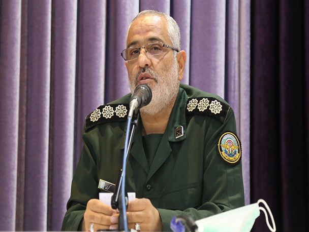 تهیه ۲۰۳ مقاله در راستای تهیه دانشنامه دفاع مقدس استان مرکزی/۱۰ هزار جلد کتاب در حوزه دفاع مقدس جمع آوری شده است