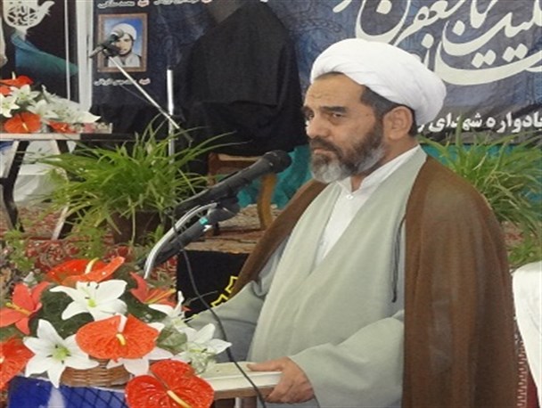 بر هم زننده وحدت بین شیعه و سنی مزدور دشمن است