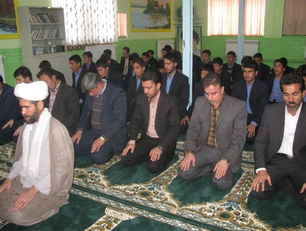 بهره برداری از نماز خانه دبیرستان نمونه دولتی امام خمینی(ره) + عکس