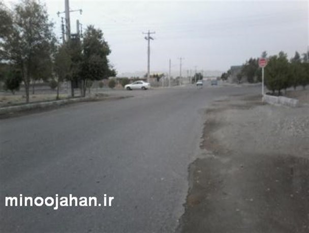 اکثر خیابانهای‌ منوجان خط کشی ندارند