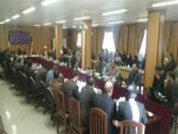 مشکل کمبود آب مردم آبیک تا  پایان سال برطرف می شود