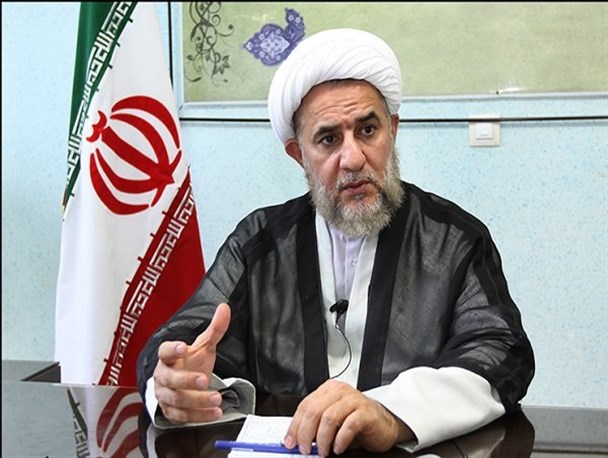 برخی آقایان همگام با لیبرال ها در جهت تضعیف جایگاه ولی فقیه حرکت می کنند