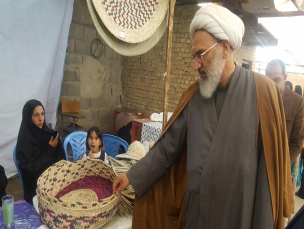 نمایشگاه صنایع دستی مددجویان یک موسسه خیریه در بندرماهشهر+تصاویر