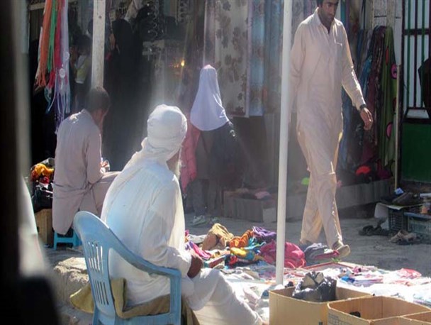 کاسبی در پیاده رو/اجبار عبور عابرین پیاده از خیابان ها