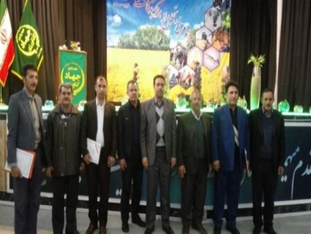 کشاورزان چاراویماقی جایزه های مراسم کشاورزان نمونه را درو کردند
