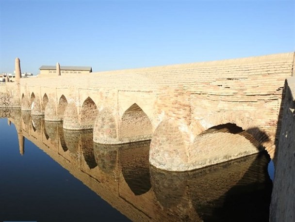 خشکسالی پل تاریخی ورزنه را تهدید می کند+ تصاویر