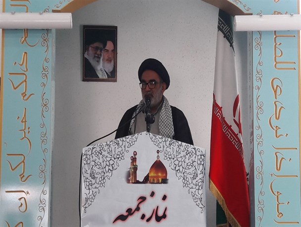 دل رهبری از دست خیلی ها خون است و لبخند ایشان از خوشرویی است
