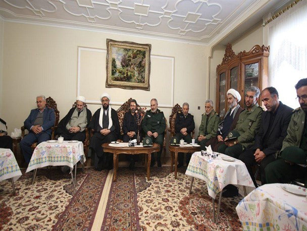 دیدار نماینده ولی فقیه و مسئولان استان همدان با خانواده شهدای سانحه هوایی