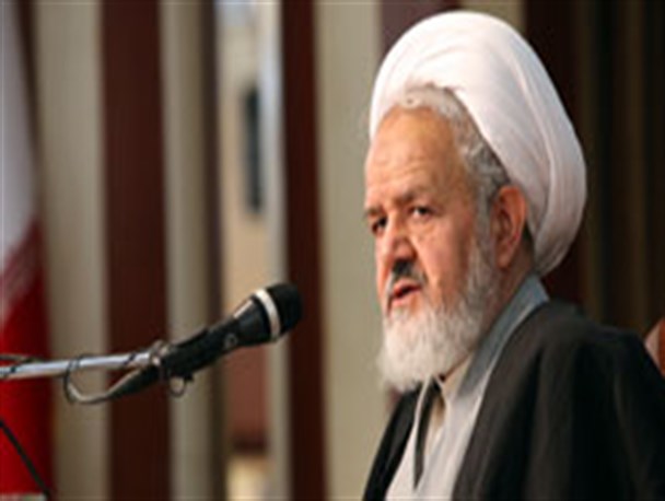 رفتار خاتمی قابل دفاع نیست/ مصرف روزانه 80 میلیون لیتر بنزین منافی شعار مقاومت است