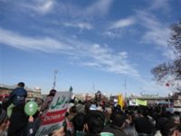مردم دارالمومنین همدان پر شورتر از همیشه با گزینه روی میز راهپیمایی آمدند