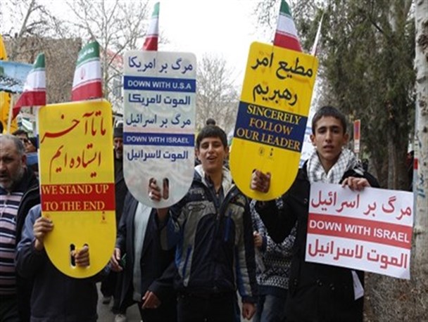 پلاکاردهای"مطیع رهبریم"دردست راهپیمایان درخراسان شمالی+تصاویر